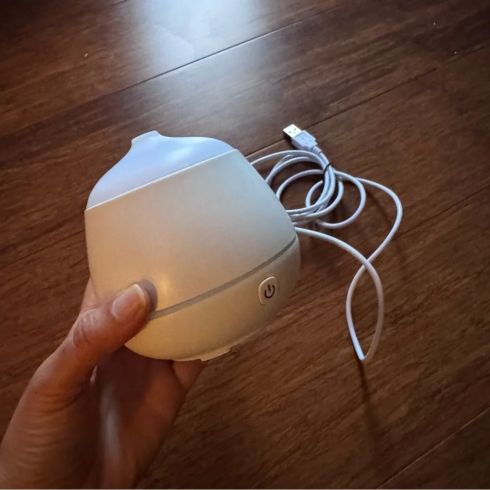Aromatherapy Essential Oil Diffuser & Humidifier Color LED Lights Mini USB White